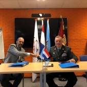 Ministerie van Defensie en Munckhof ondertekenen samenwerking Besloten Busvervoer