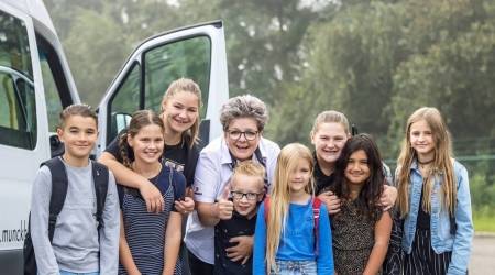 Kinderen bij Munckhof busje