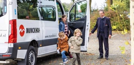 Munckhof bus met kinderen